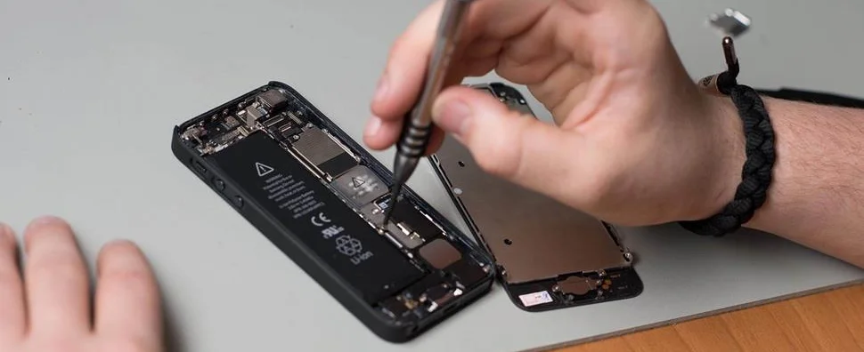 تعمیر آیفون اپل و تعویض باتری گوشی را با سفارش آنلاین تجربه کنید!